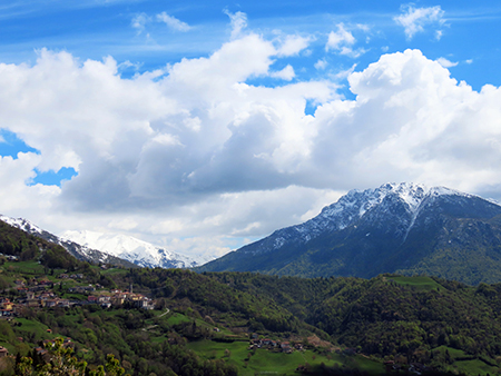 Il Becco di Dossena per affacciarsi sulla Val Parina e le orobie ! 24apr24 - FOTOGALLERY